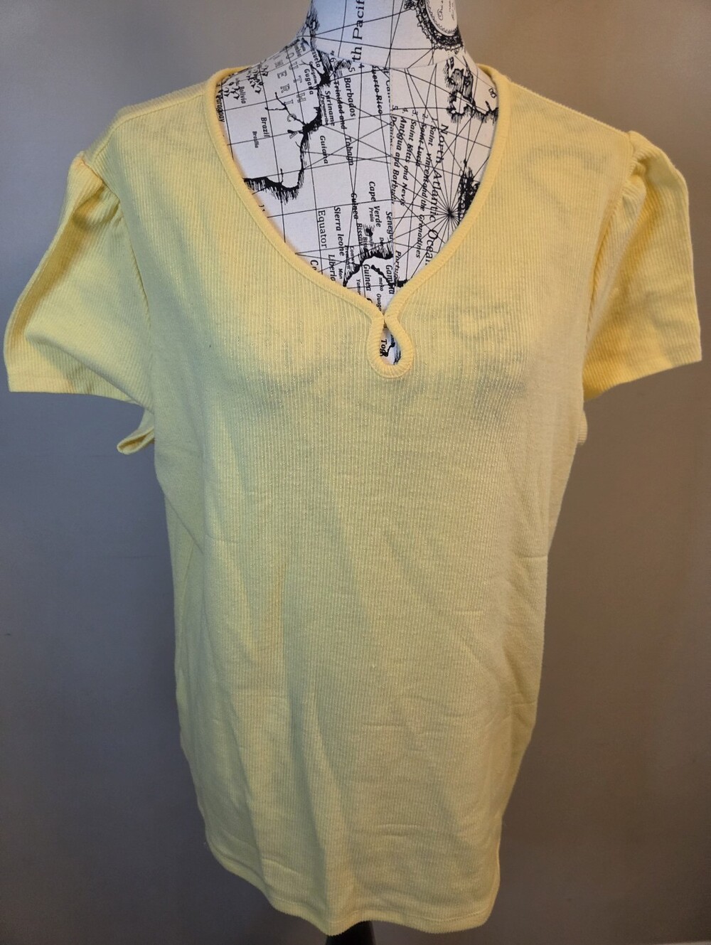 Liz Claiborne XL Yellow Ribbed Short Sleeve Keyhole Top